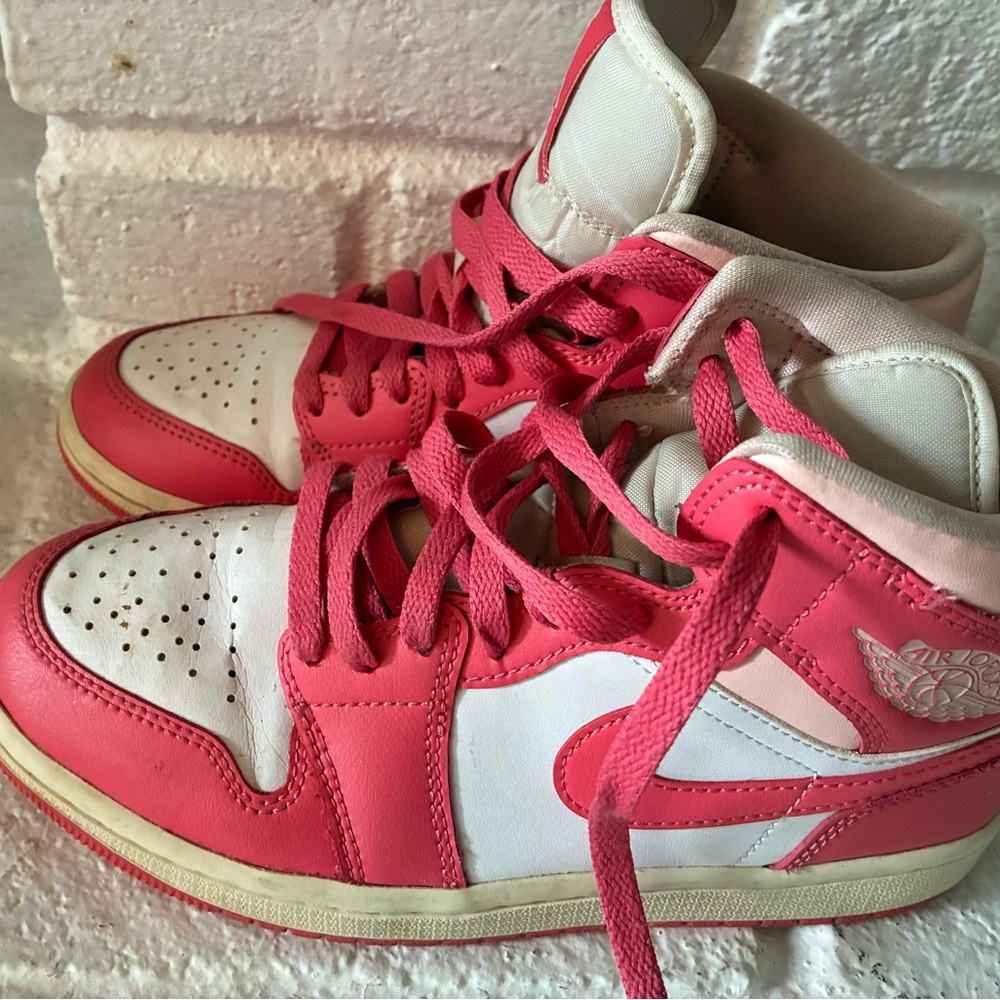 Pink Air Jordans 1 Mid WHITE/SEA CORAL-ATMOSPHERE basketball sneaker size 6 Nike